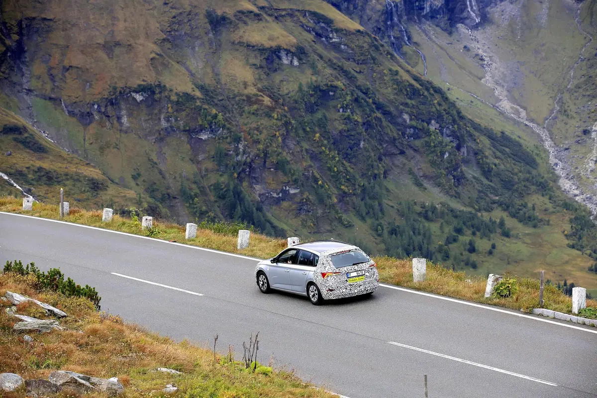 Skoda Scala restyling, le foto spia (16)