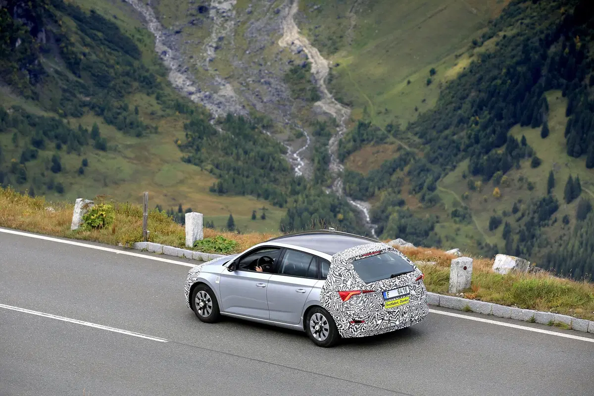 Skoda Scala restyling, le foto spia (17)