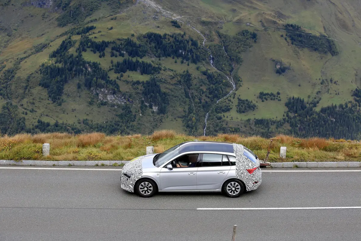 Skoda Scala restyling, le foto spia (19)