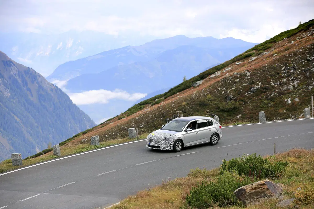 Skoda Scala restyling, le foto spia (20)