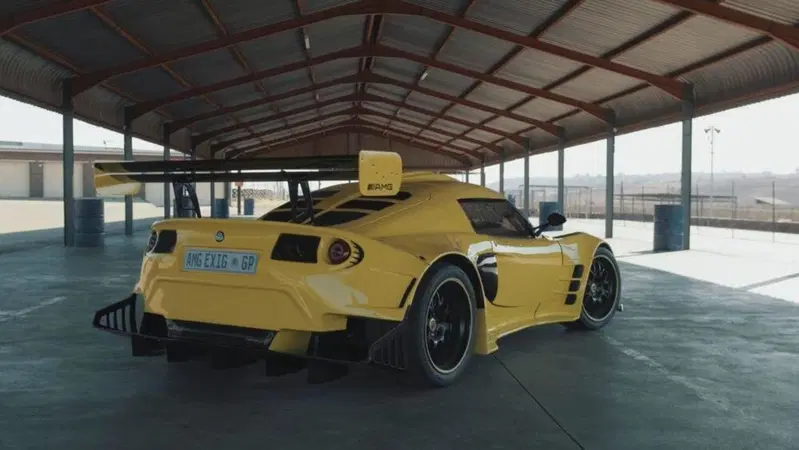 La Lotus Exige (omologata) con un V8 AMG &egrave; un capolavoro da 650 CV
