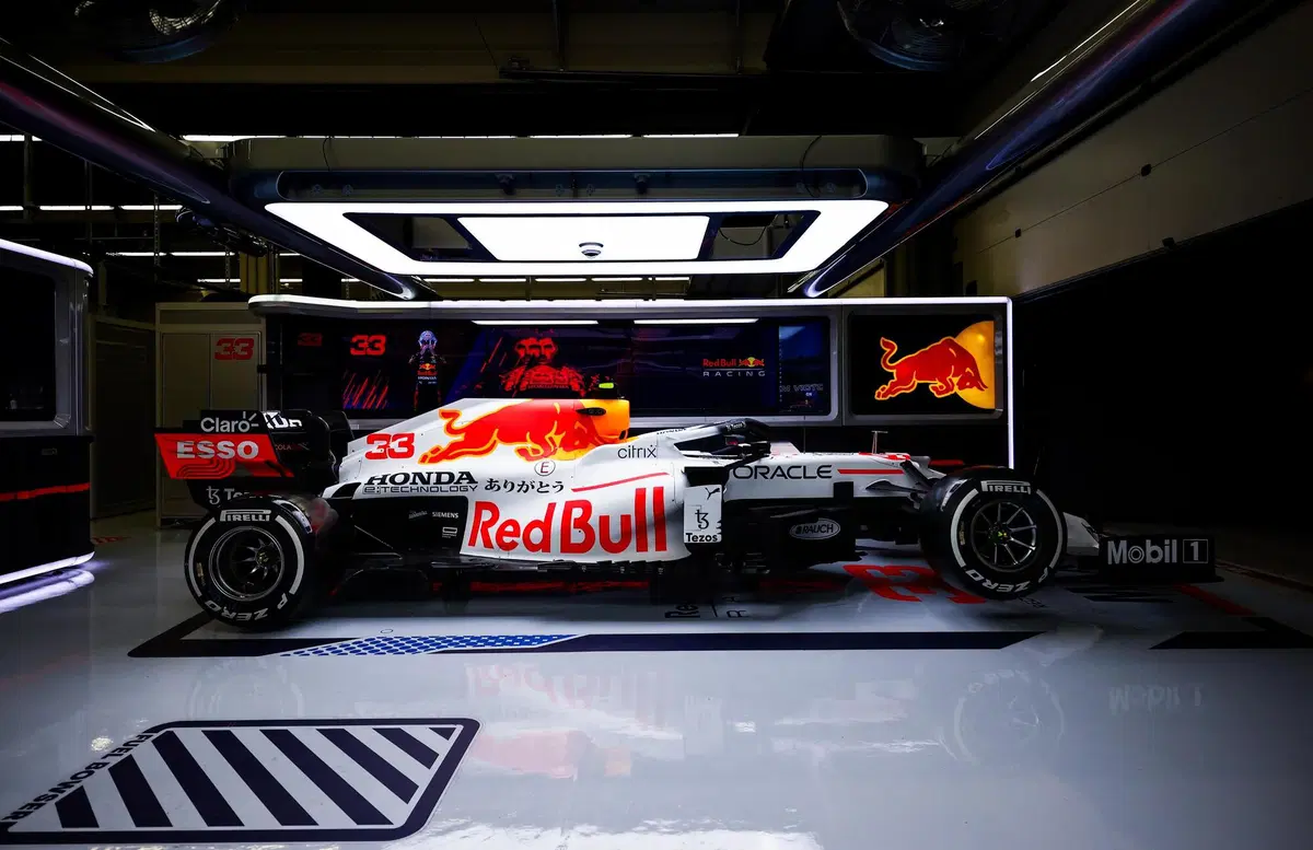 F1, Red Bull e Alpha Tauri livrea speciale in Turchia per omaggiare la Honda (6)