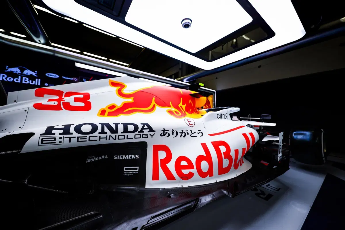 F1, Red Bull e Alpha Tauri livrea speciale in Turchia per omaggiare la Honda (7)
