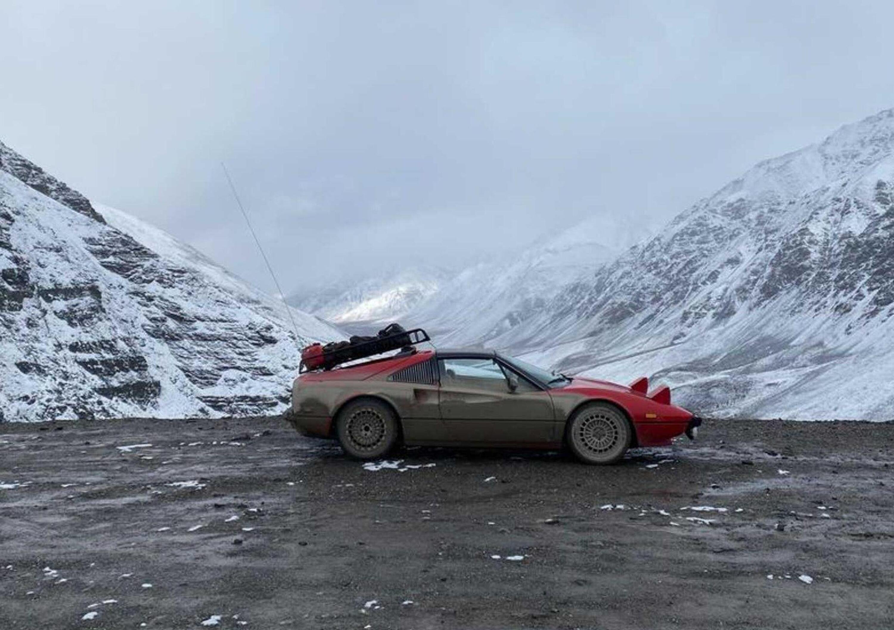 Ferrari 308 GTSi viaggia sul ghiaccio polare 