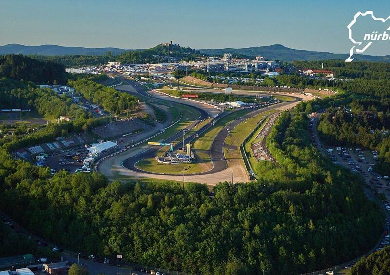 N&uuml;rburgring, Incidente mortale in pista: un morto e sette feriti