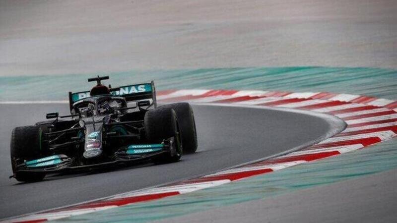 F1, Hamilton critica la strategia della Mercedes