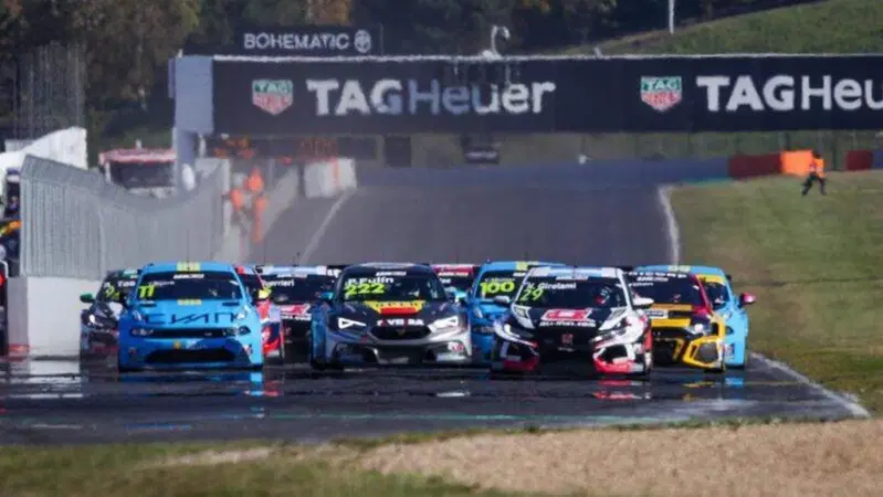 WTCR 2021, Repubblica Ceca: vincono  Guerrieri e Michelisz