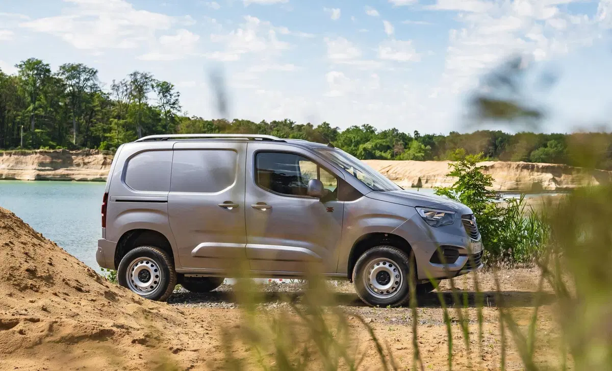Opel Combo-e (2021-23) (17)