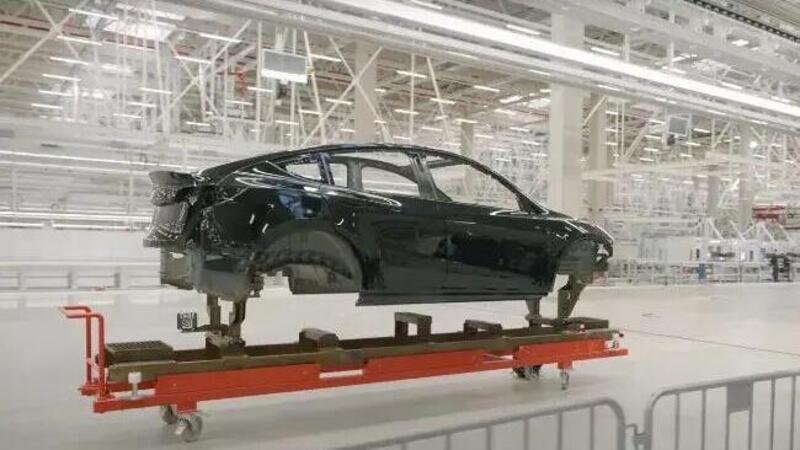 Tesla: nuovo restyling elettrico con batteria 4680 per la Model Y fatta in Germania