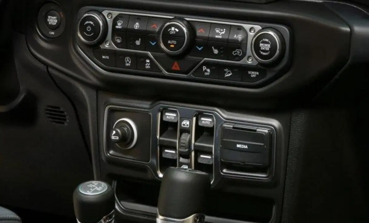 Jeep Wrangler Unlimited 2.0 Turbo 80th Anniversary (40)
