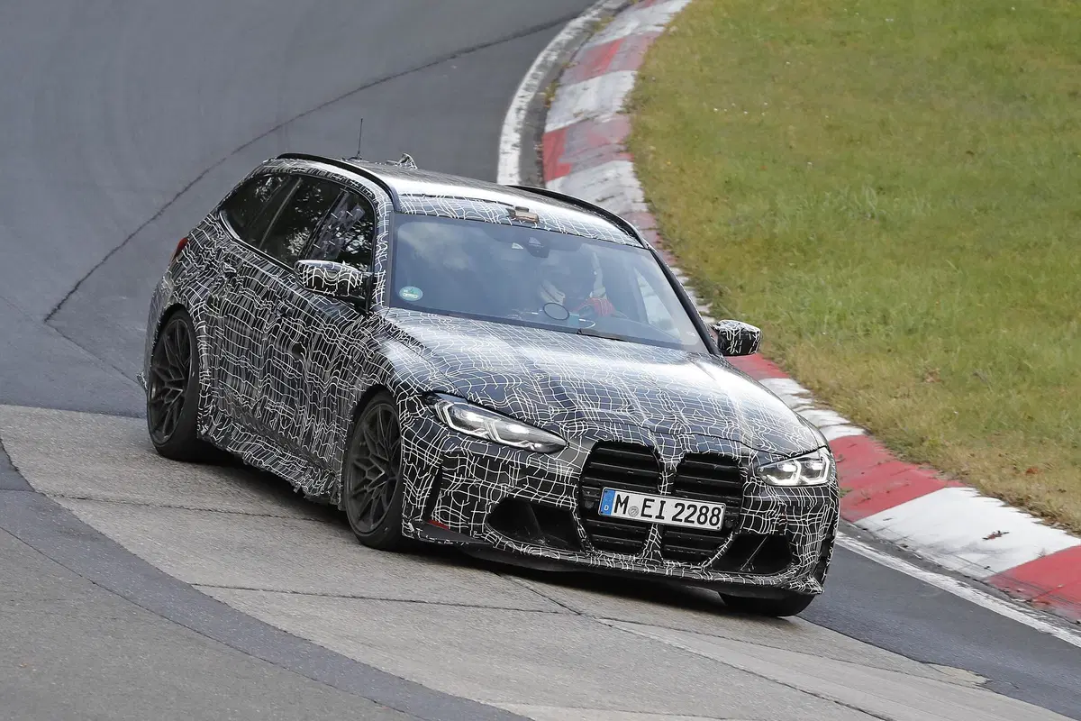 BMW M3 Touring, maxi doppio rene o no? Le foto spia (3)