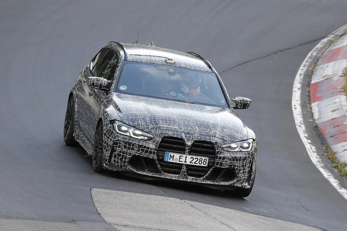 BMW M3 Touring, maxi doppio rene o no? Le foto spia (4)