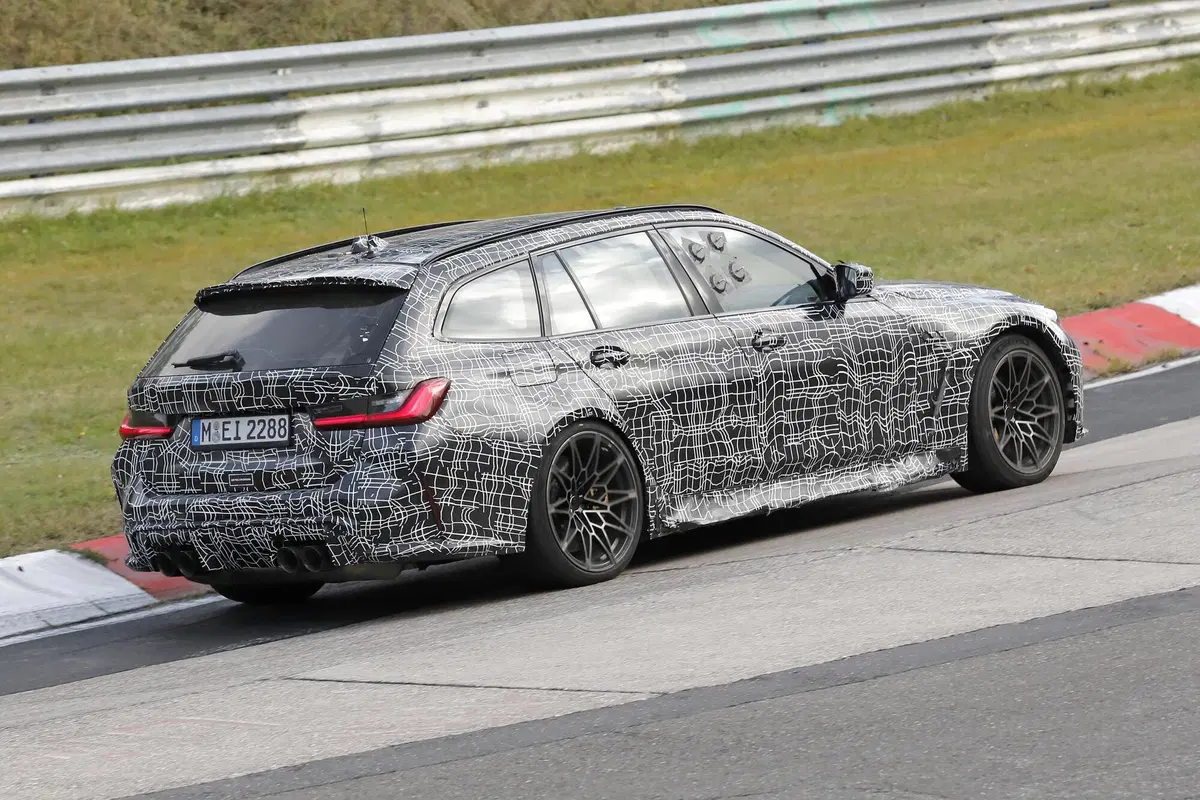 BMW M3 Touring, maxi doppio rene o no? Le foto spia (11)
