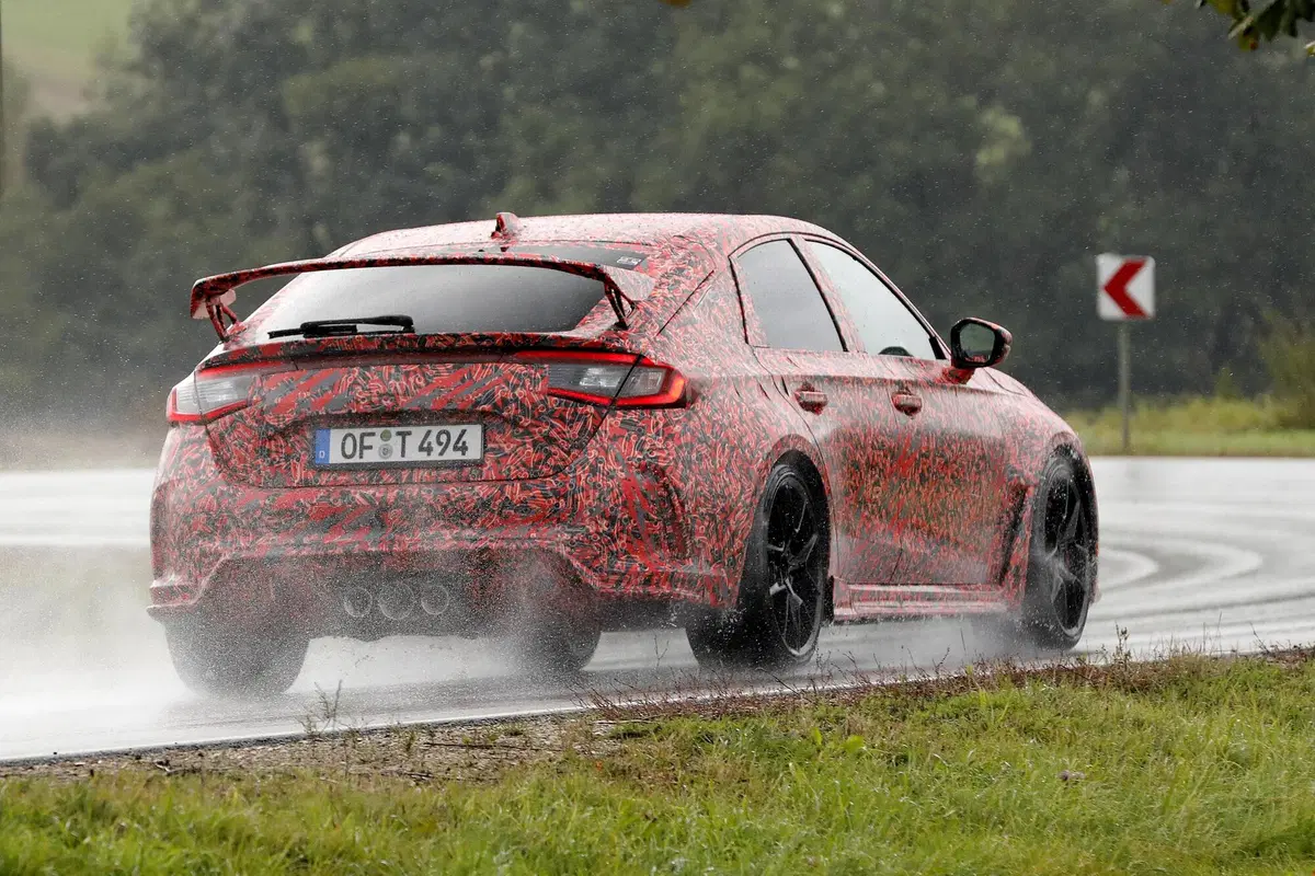Honda Civic Type R, le foto spia (10)