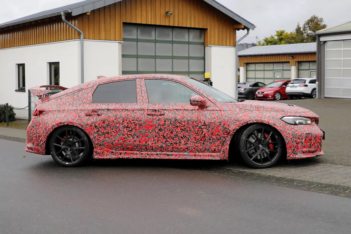 Honda Civic Type R, le foto spia (9)