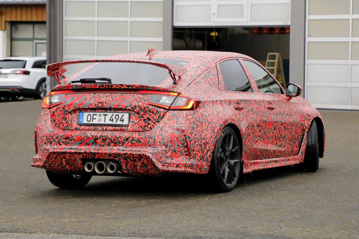 Honda Civic Type R, le foto spia (12)