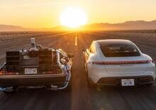 Grande Giove! Porsche Taycan e la DeLorean di Ritorno al Futuro in uno spot che emoziona [VIDEO]