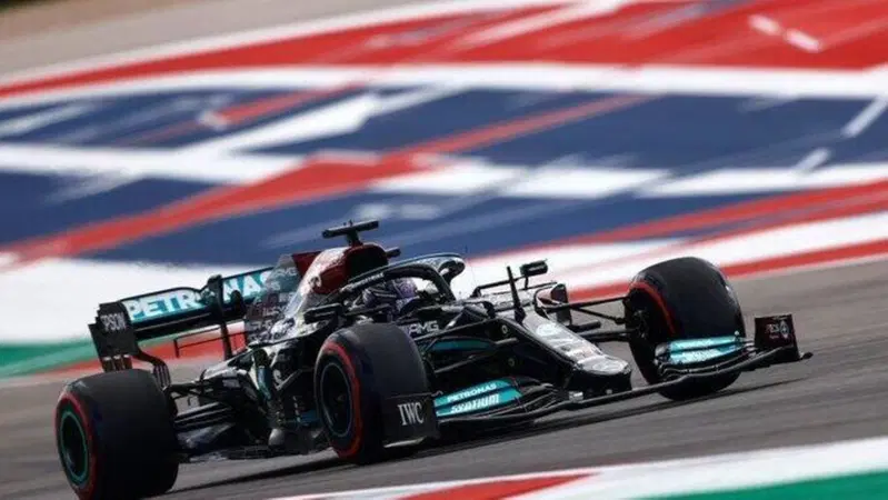 F1, Hamilton: "Vedremo che succeder&agrave; in curva 1 fra me e Verstappen"
