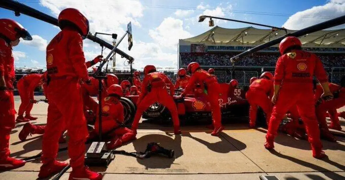 F1, Sainz critica i pit stop della Ferrari