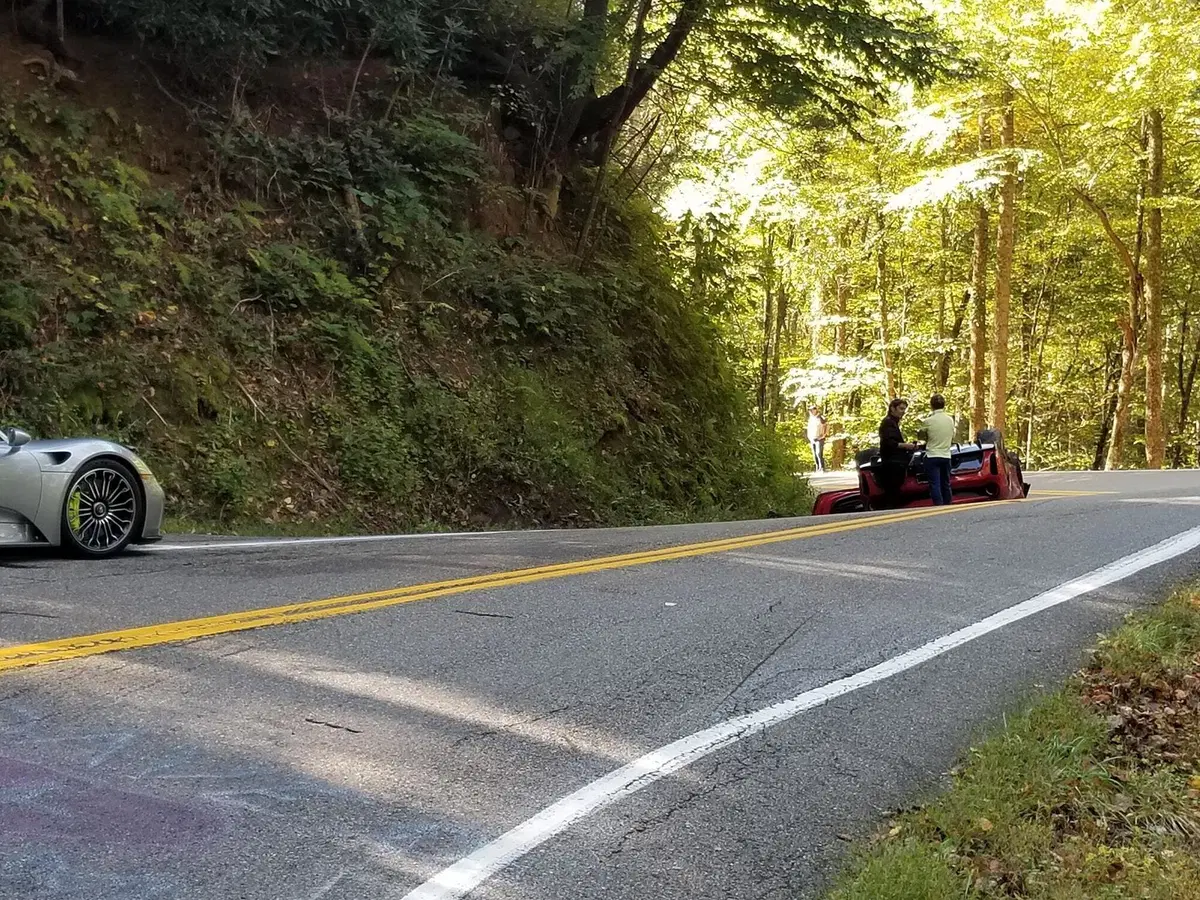 incidente di una Ferrari 488 Pista Aperta durante un raduno  (3)