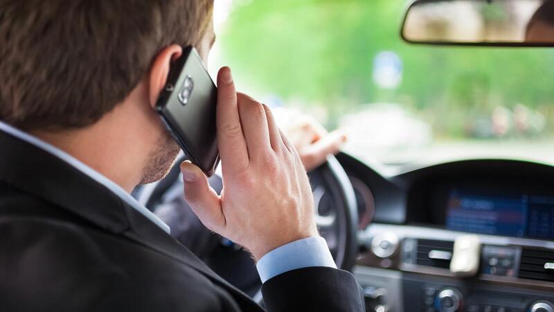 Operazione europea: 46mila conducenti sorpresi a usare il cellulare al volante