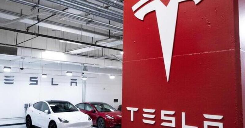 Tesla vale mille miliardi: &egrave; la prima casa automobilistica a toccare questo traguardo