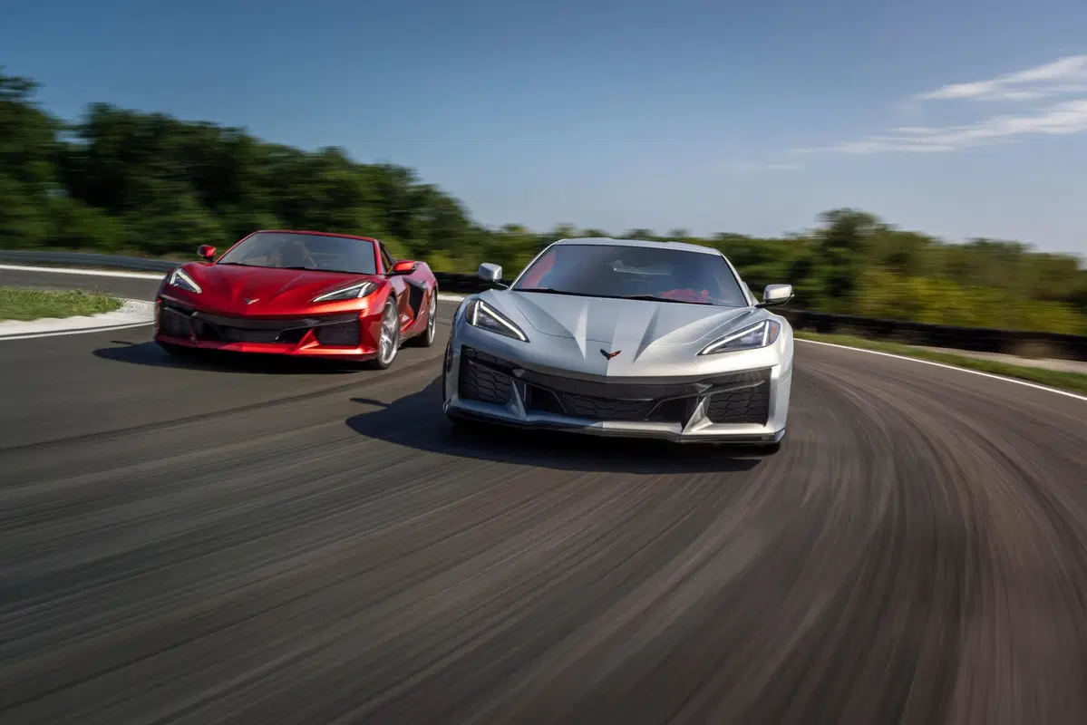 Corvette Z06, la nuova generazione fa rimpiangere la 458 Italia? (9)