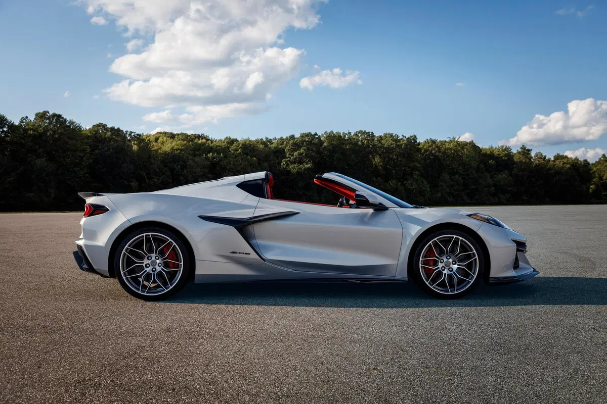 Corvette Z06, la nuova generazione fa rimpiangere la 458 Italia? (10)