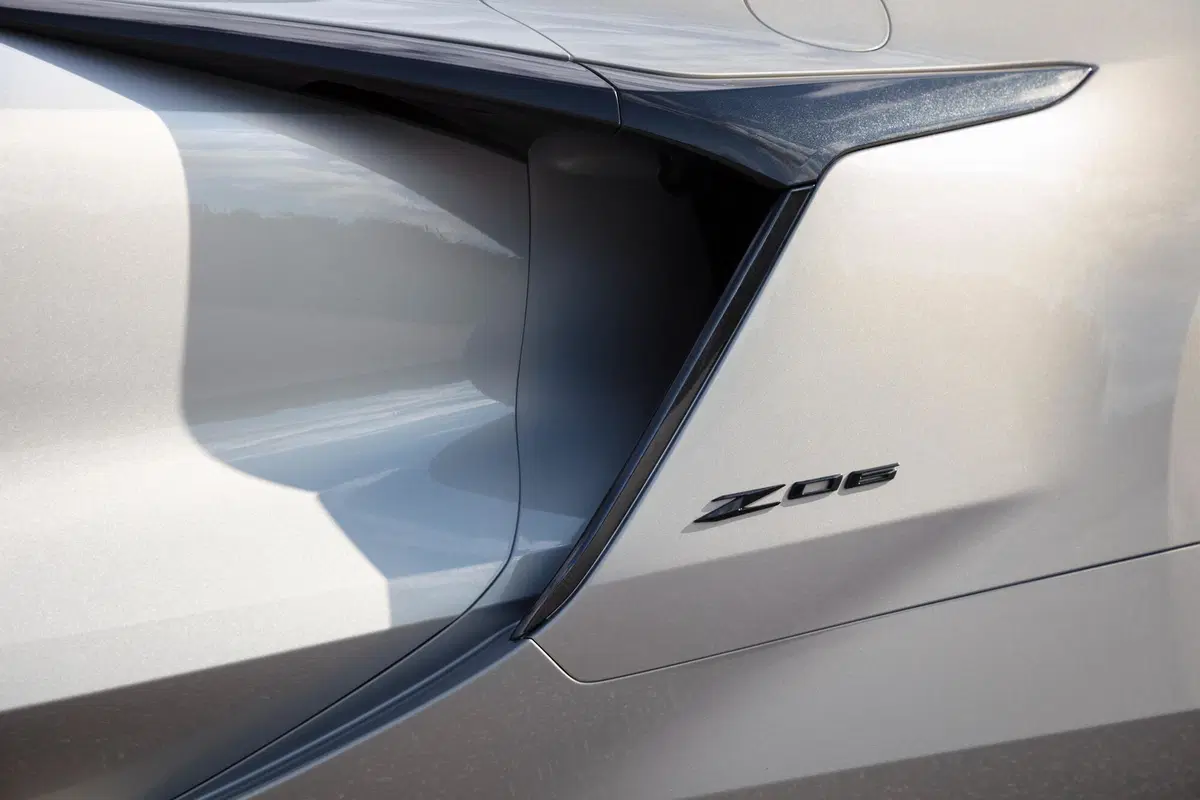 Corvette Z06, la nuova generazione fa rimpiangere la 458 Italia? (15)