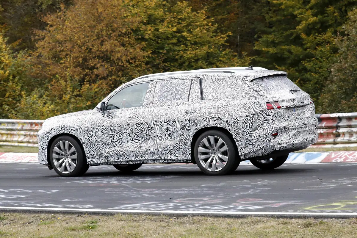 Audi Q9, le foto spia del SUV extralarge (4)