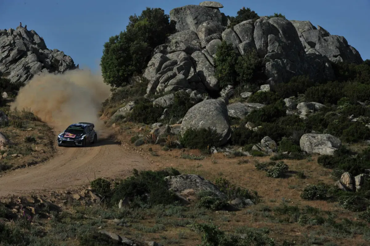 WRC16 Sardegna Italia, Marziani in Paradiso. Ancora Neuville (Hyundai). Duello finale contro Latvala (15)