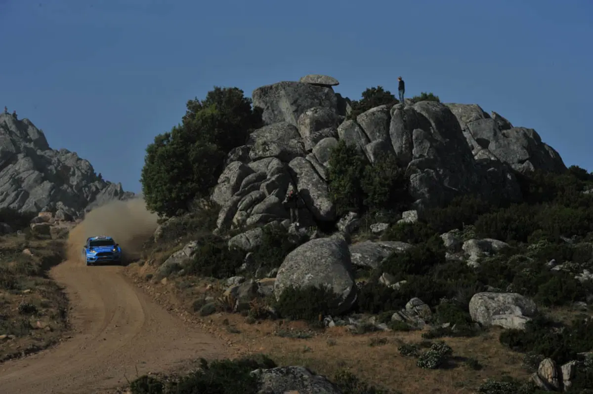 WRC16 Sardegna Italia, Marziani in Paradiso. Ancora Neuville (Hyundai). Duello finale contro Latvala (16)