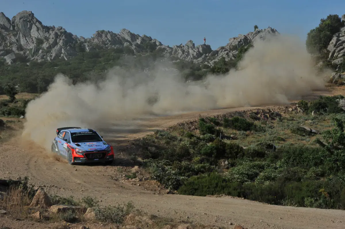 WRC16 Sardegna Italia, Marziani in Paradiso. Ancora Neuville (Hyundai). Duello finale contro Latvala (19)