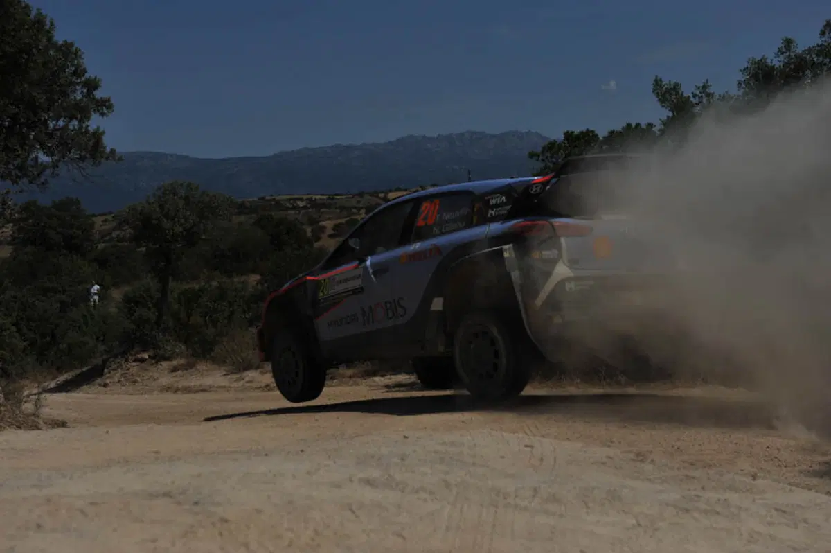 WRC16 Sardegna Italia, Marziani in Paradiso. Ancora Neuville (Hyundai). Duello finale contro Latvala (20)