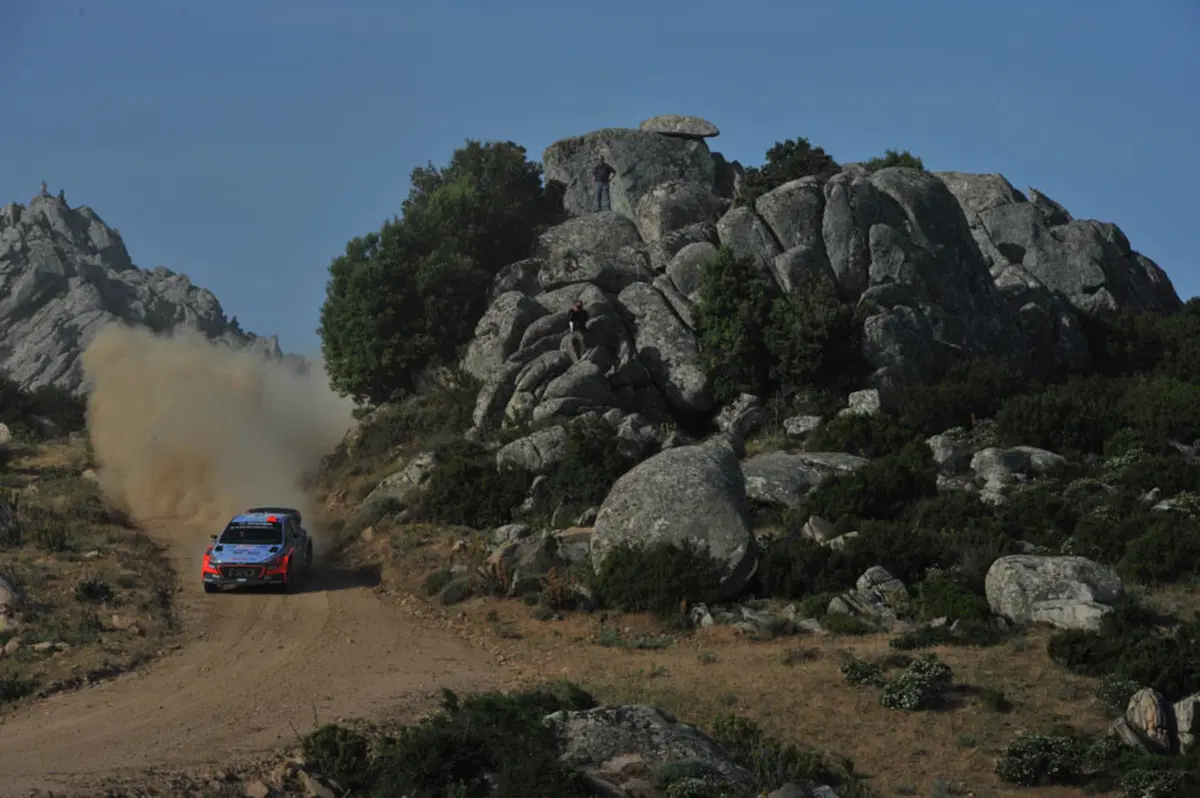 WRC16 Sardegna Italia, Marziani in Paradiso. Ancora Neuville (Hyundai). Duello finale contro Latvala (22)