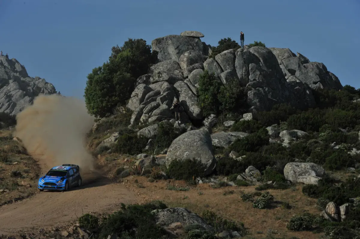 WRC16 Sardegna Italia, Marziani in Paradiso. Ancora Neuville (Hyundai). Duello finale contro Latvala (25)