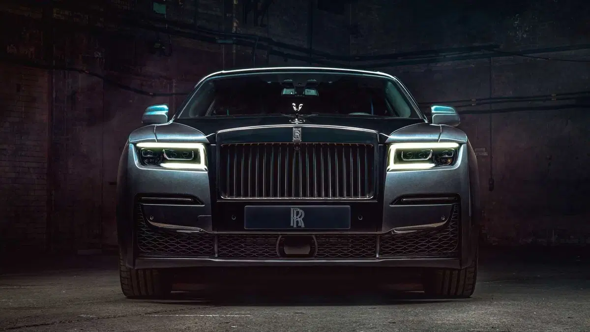 Rolls-Royce Ghost Black Badge, salotto extralusso (4)