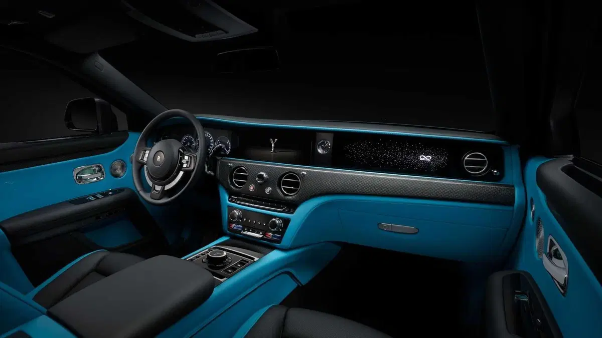 Rolls-Royce Ghost Black Badge, salotto extralusso (10)