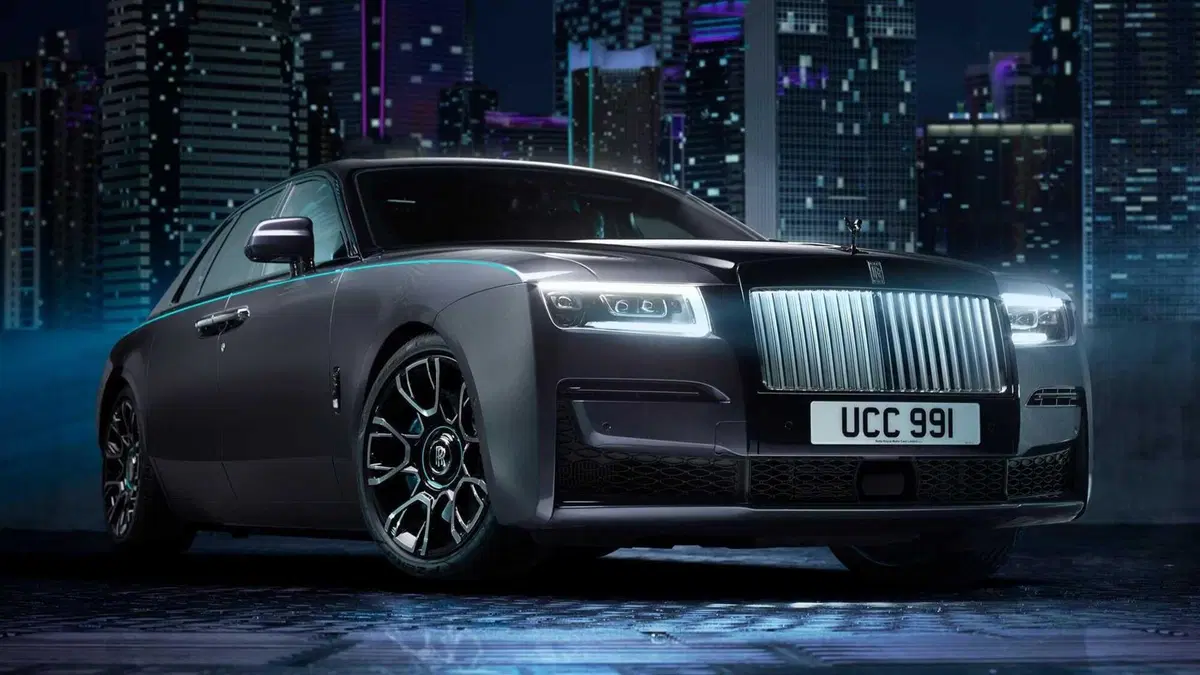 Rolls-Royce Ghost Black Badge, salotto extralusso (3)