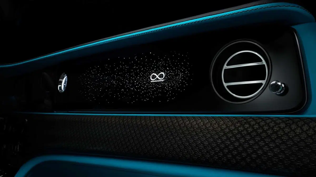 Rolls-Royce Ghost Black Badge, salotto extralusso (24)