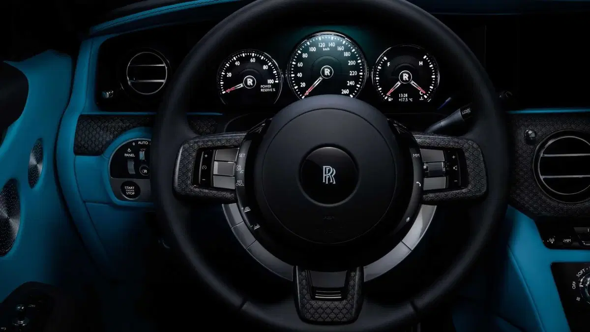 Rolls-Royce Ghost Black Badge, salotto extralusso (11)
