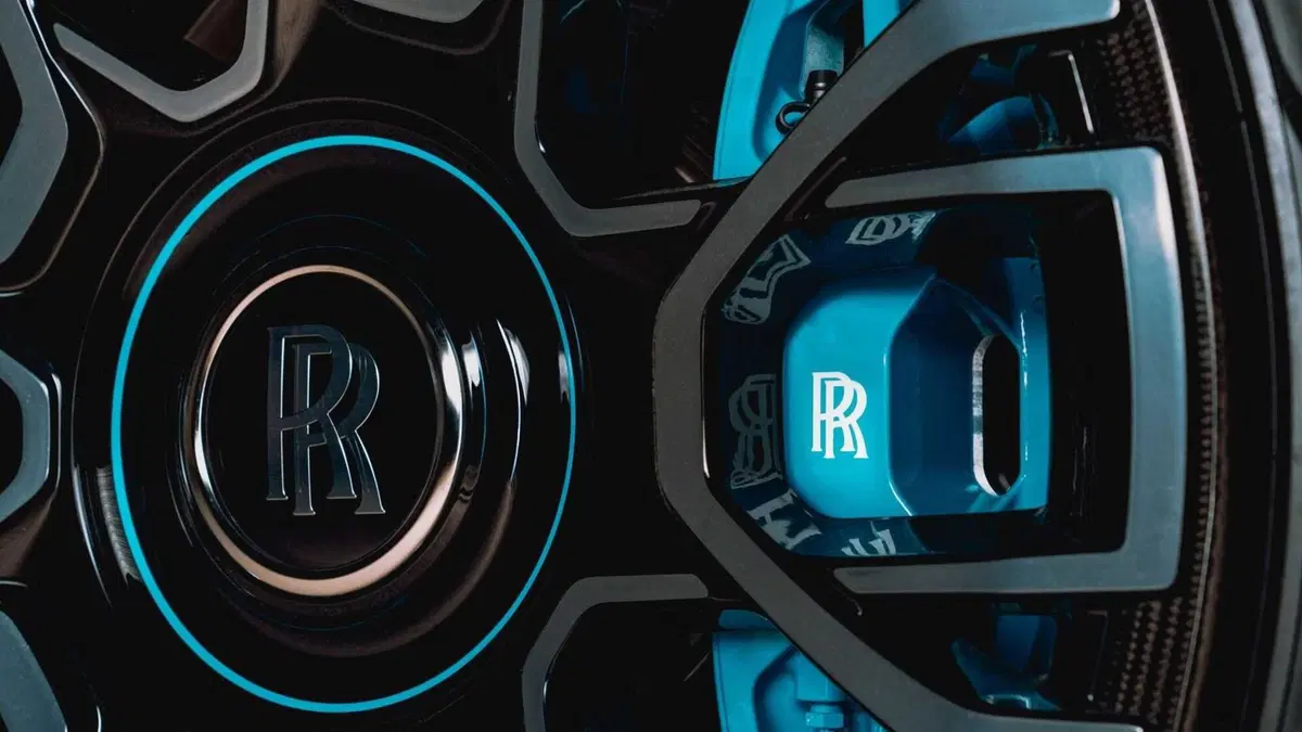 Rolls-Royce Ghost Black Badge, salotto extralusso (18)