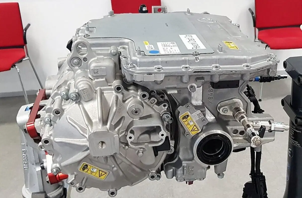 Unità e-drive BMW Gen5, Smontata: la fine di vari mondi motoristici ma si può ancora riparare (7)