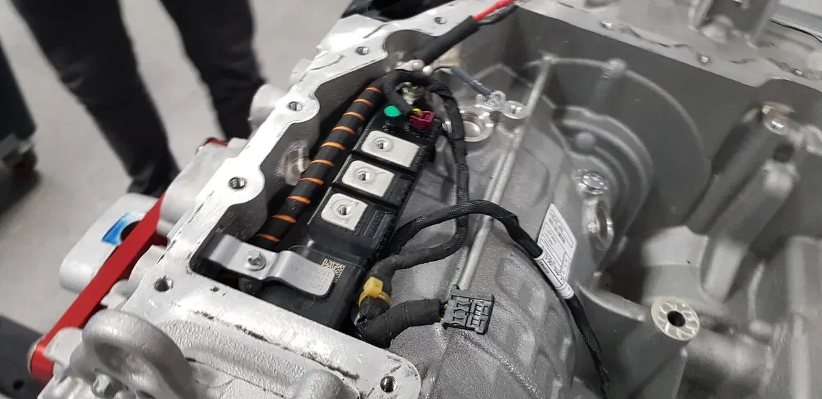 Unità e-drive BMW Gen5, Smontata: la fine di vari mondi motoristici ma si può ancora riparare (9)