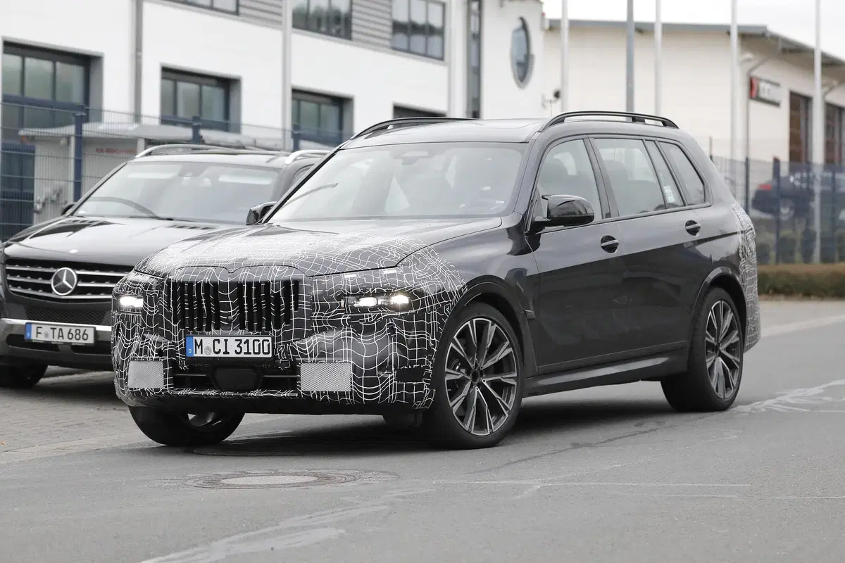 BMW X7 restyling, le foto spia (6)