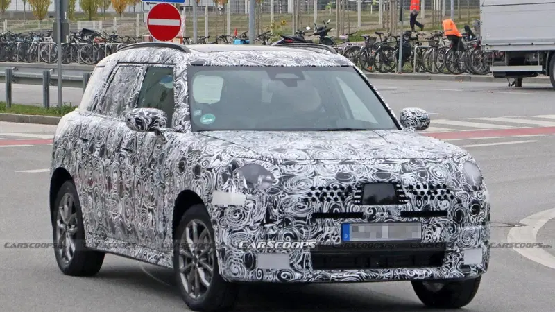 La nuova Mini Countryman 2023 sar&agrave; pi&ugrave; grande e (forse) anche elettrica