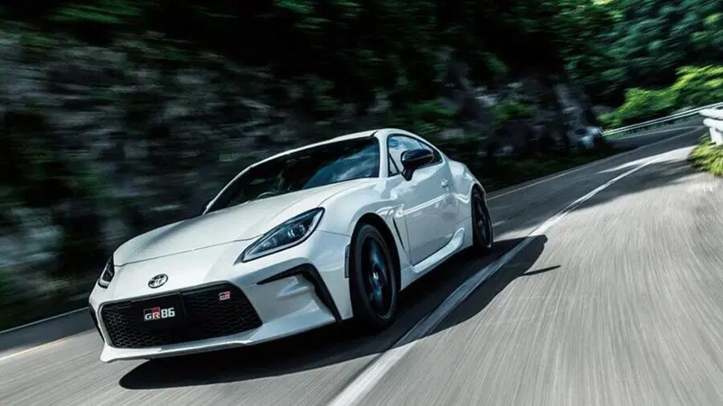 Brava Toyota, GR86 RC 2022: auto sportiva semplice con cerchi d&rsquo;acciaio 16''