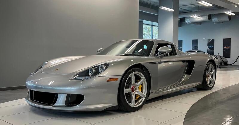 Porsche Carrera GT: prezzi da record per un esemplare praticamente nuovo