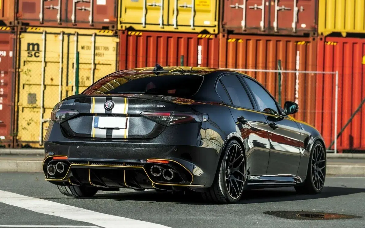 Alfa Romeo, una Giulia Quadrifoglio firmata Manhart da ben 662 CV (10)