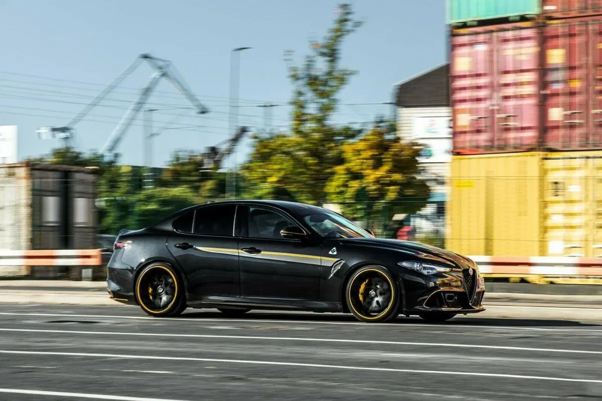 Alfa Romeo, una Giulia Quadrifoglio firmata Manhart da ben 662 CV (8)